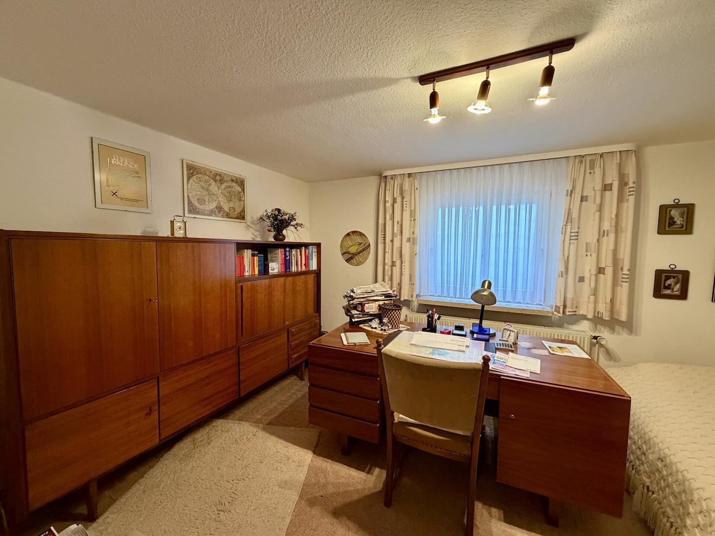 Büro/Zimmer KG
