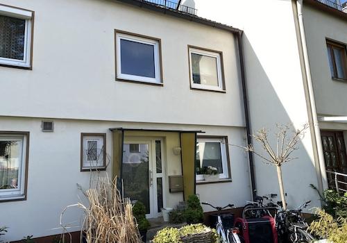 Vorderansicht / Eingang