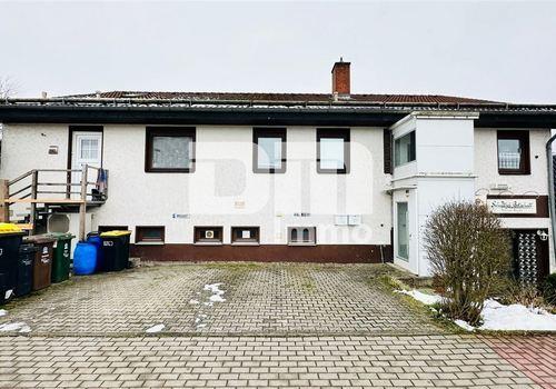 Frontansicht Nebengebäude / Wohnung / Gastronomie