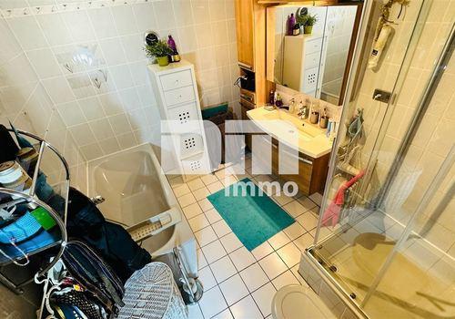 Wohneinheit Badezimmer Wanne / Dusche OG
