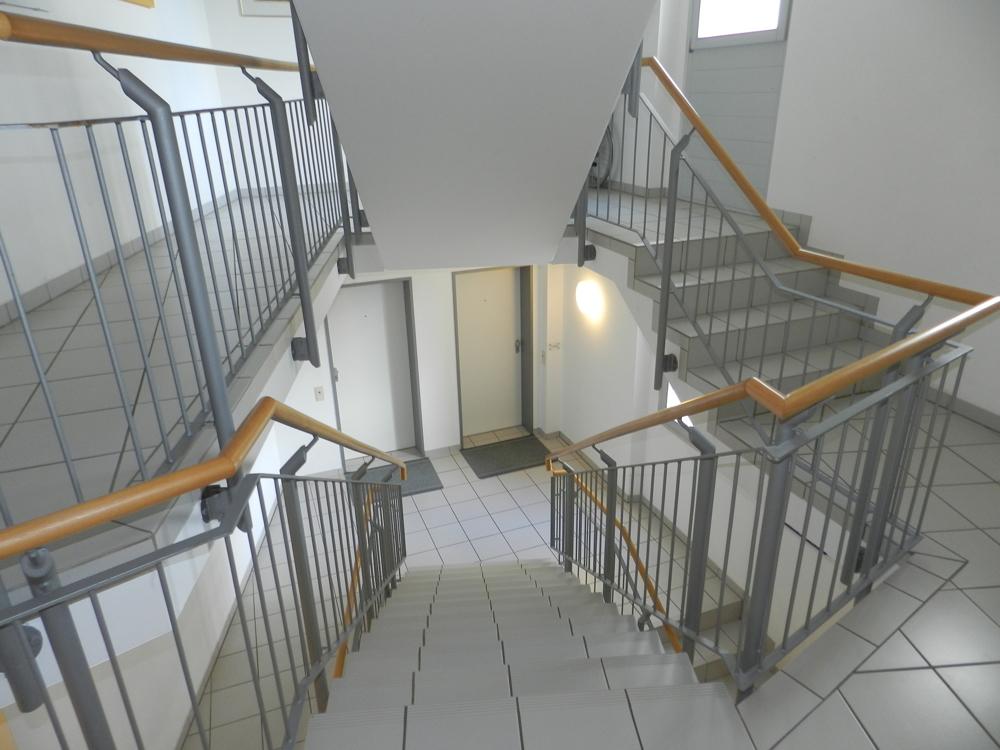 lichtdurchflutetes Treppenhaus