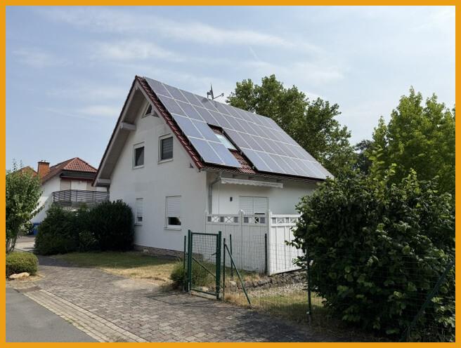 seitlicher Blick auf die Immobiliie