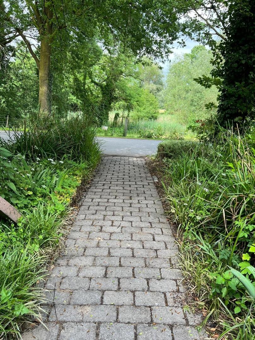 Weg zur Haustür 