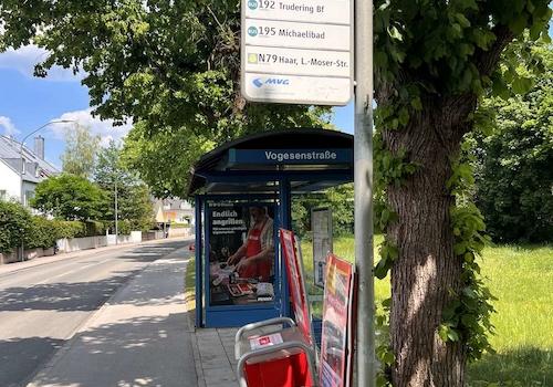 nahegelegene Bushaltestelle
