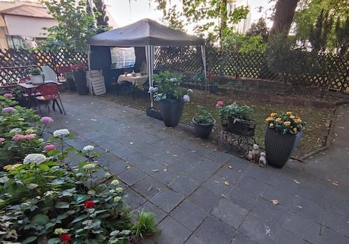 Innenhof mit kleinen Garten
