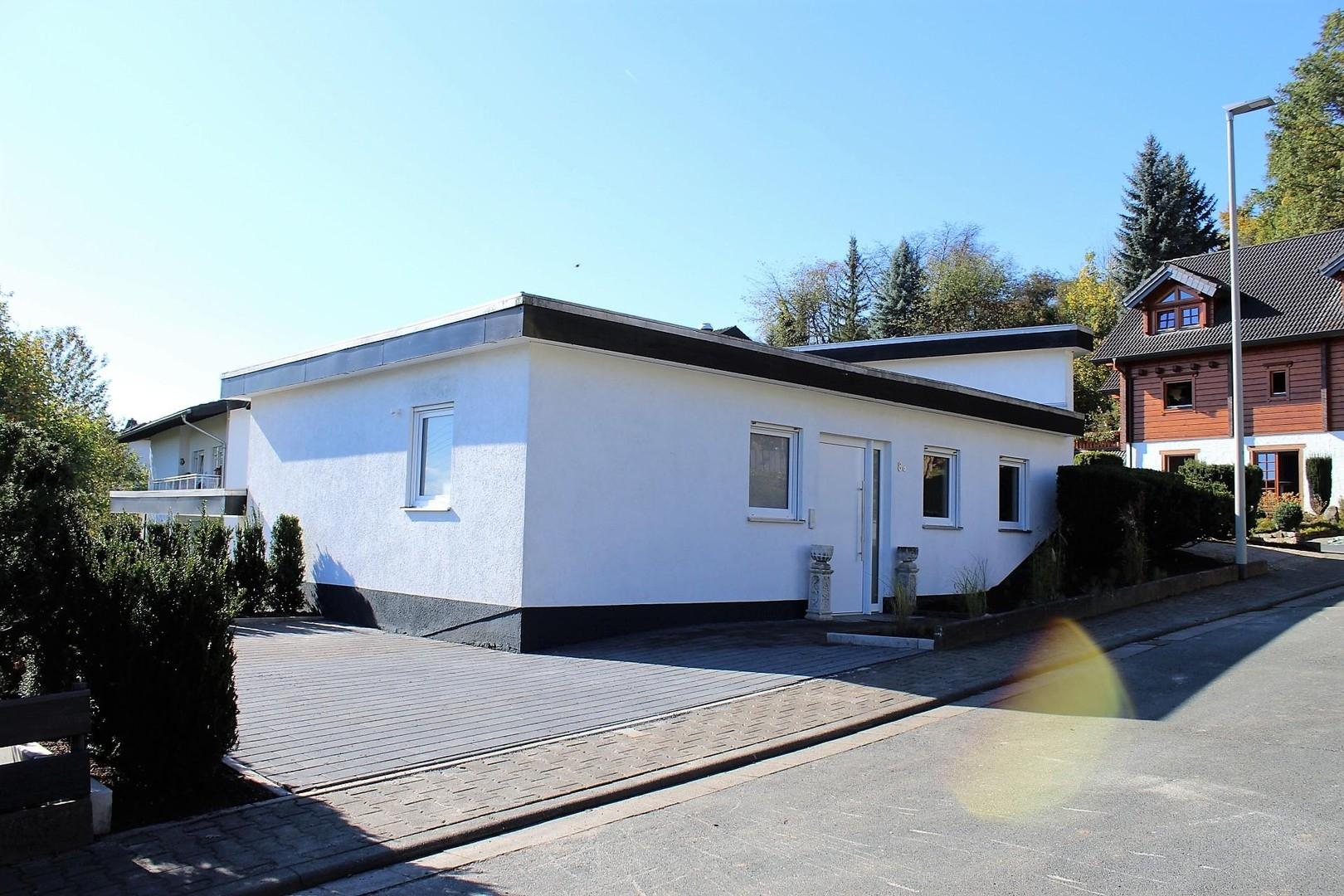 Haus 8A Ausseneingang, Parken