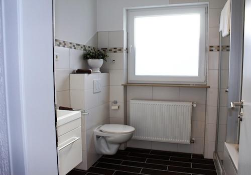 Haus 8 Badezimmer