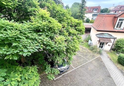 Innenhof,mit Pkw-Stellplatz