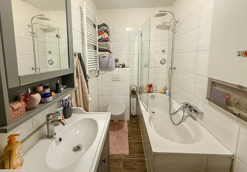 modernes Wannenbad