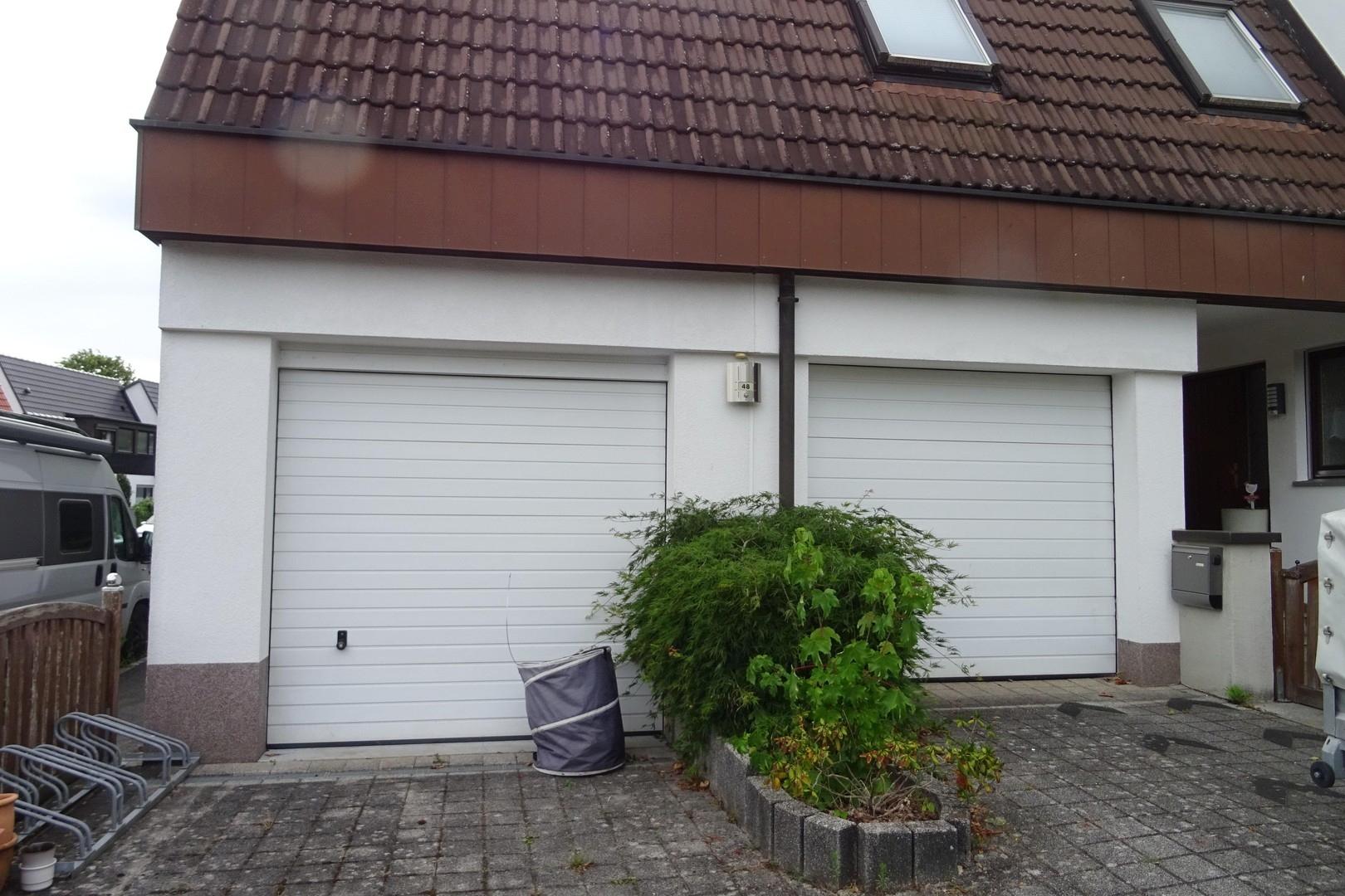2 Garagen Stellplätze