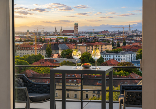 Skyline-Feeling mit Alpenblick