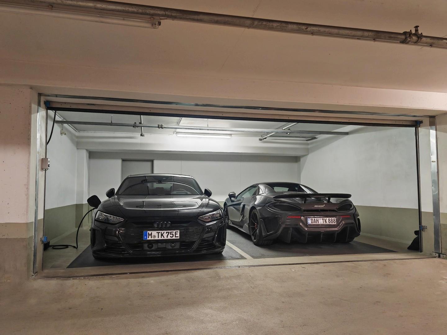 2 Tiefgaragenplätze m. Rolltor