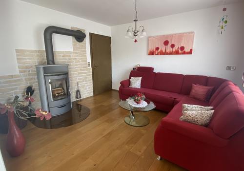 Wohnzimmer mit Kamin