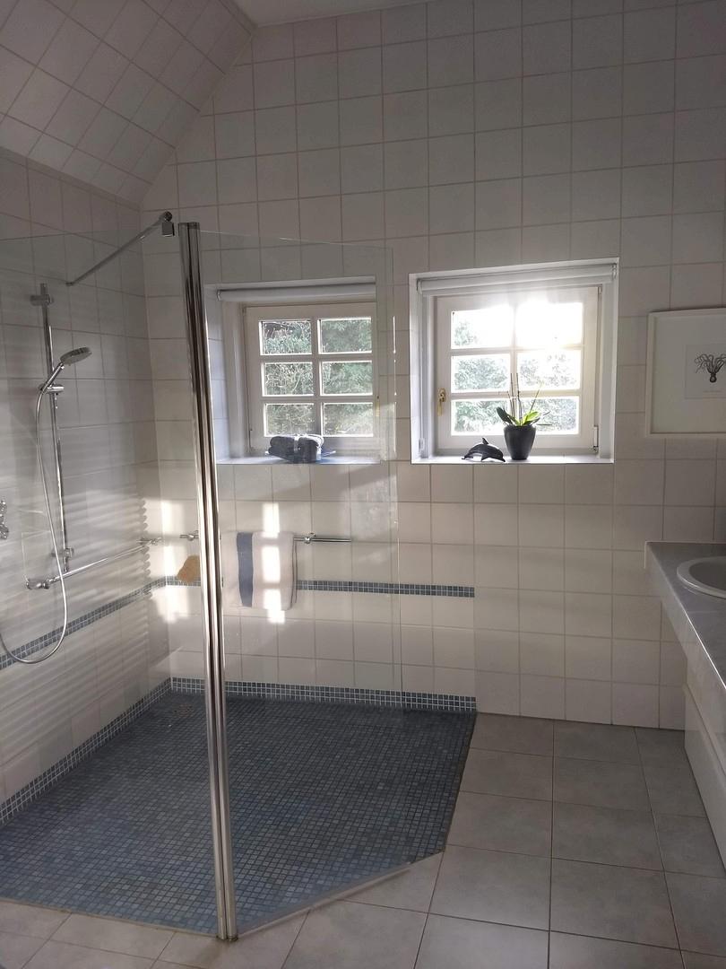 Bad, begehbare Dusche