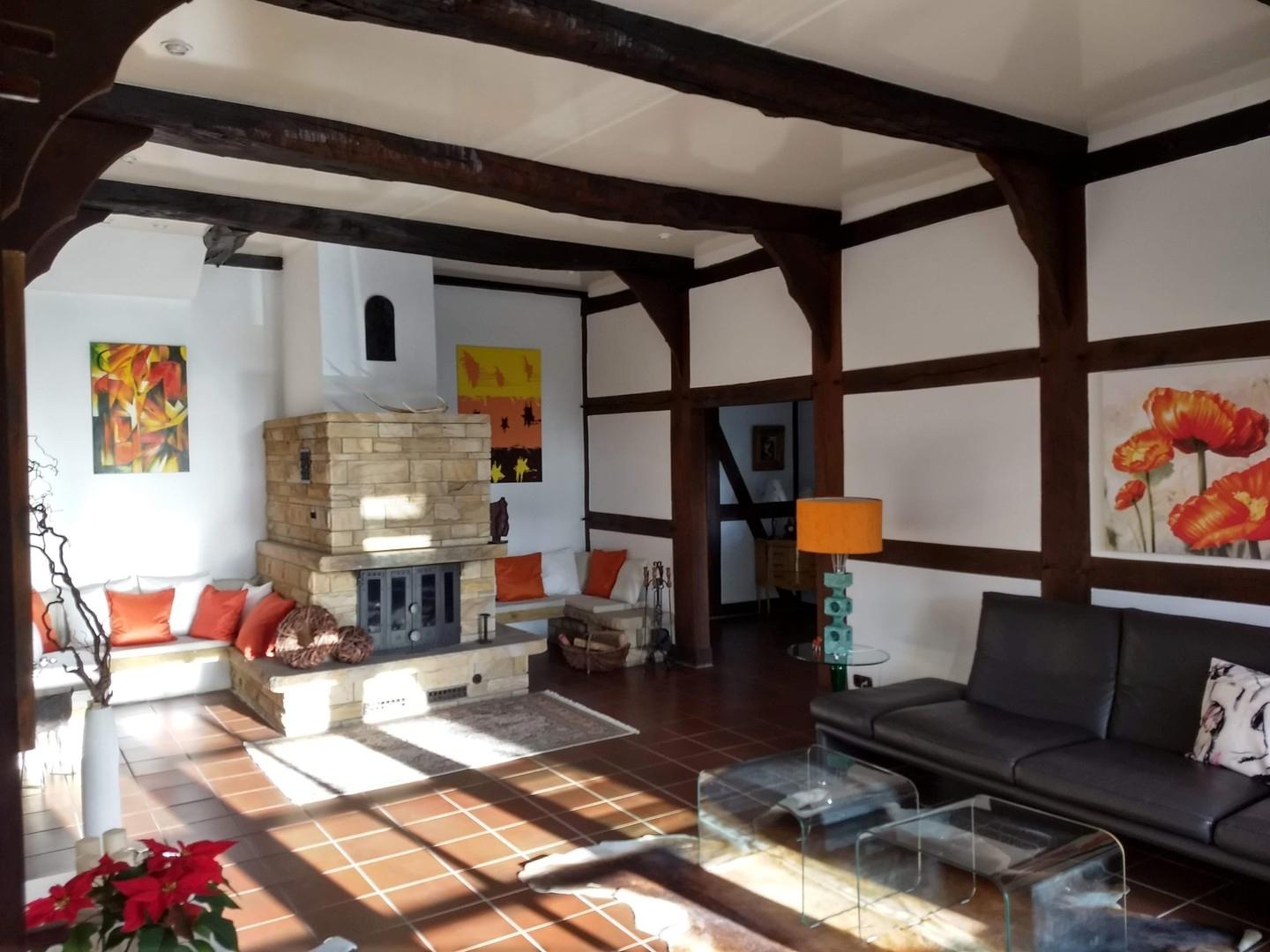 Wohnzimmer/Deele mit Kamin