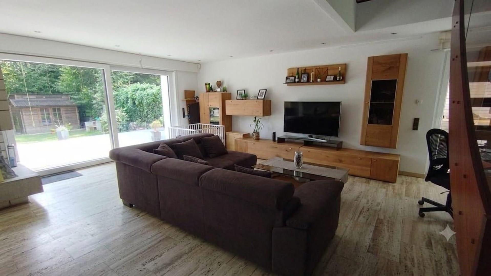Wohnzimmer mit Gartenblick