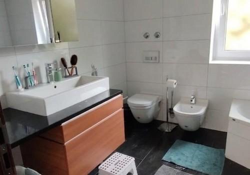 Bad mit WC und Bidet