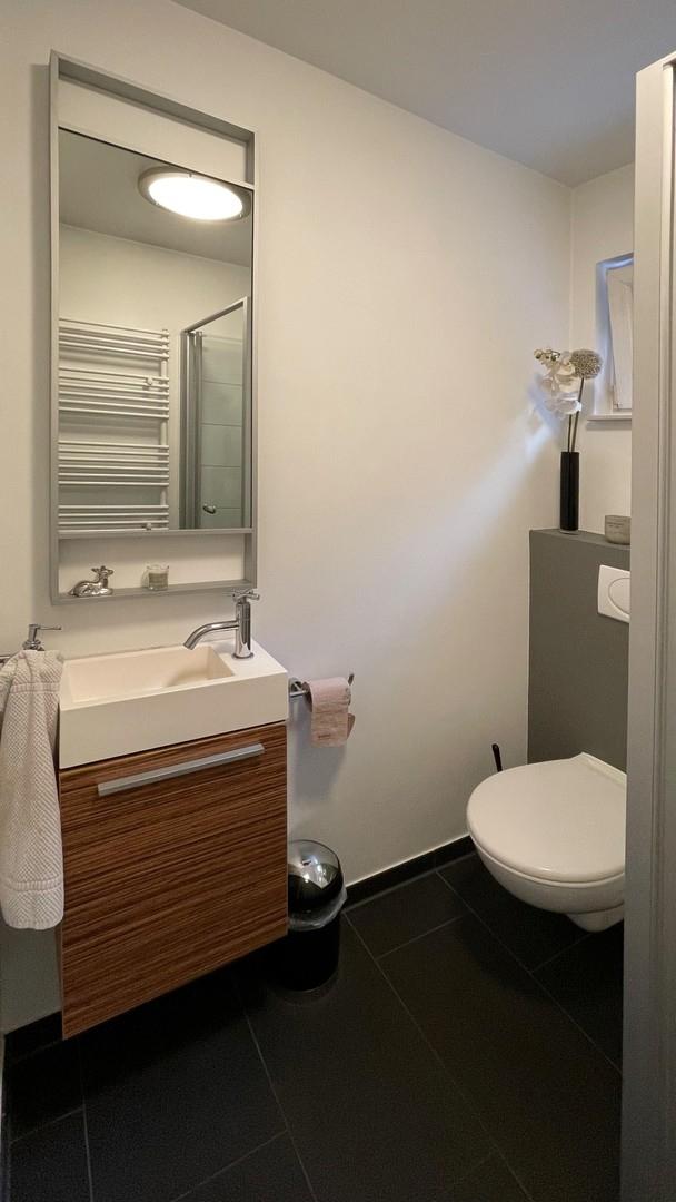 Bad mit Dusche/Toilette