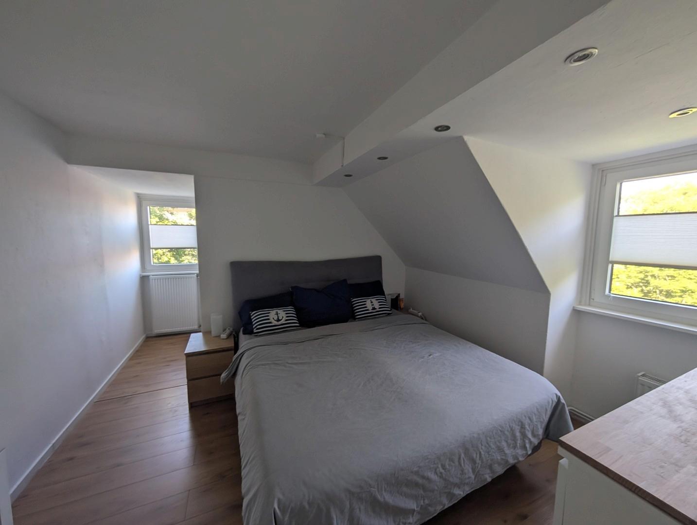 Schlafzimmer zum Park hin