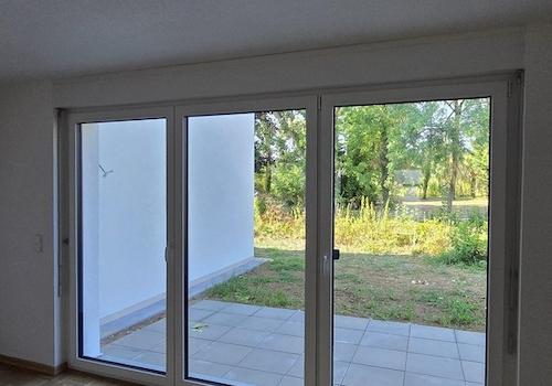 Blick auf Terrasse und Garten