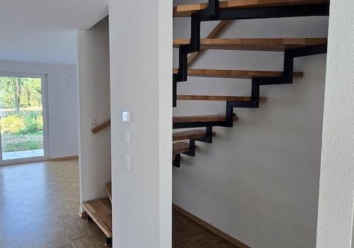 Blick unter Treppe Stauraum