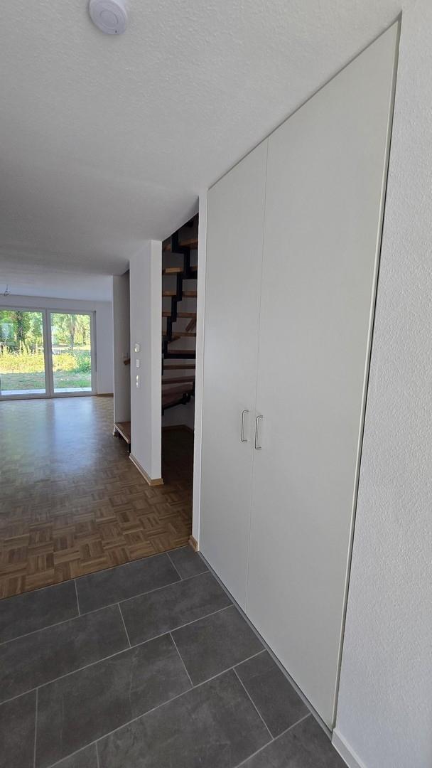 Blick aus Flur in Wohnraum
