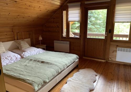 Schlafzimmer oben mit Balkon