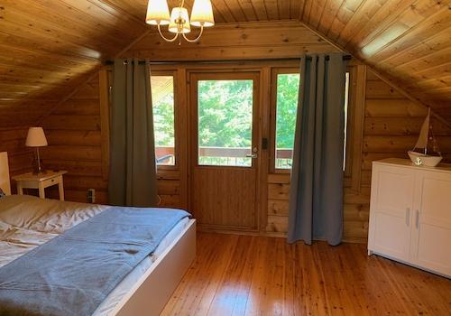 Schlafzimmer Richtung Balkon
