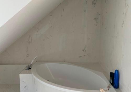 Bad mit Badewanne