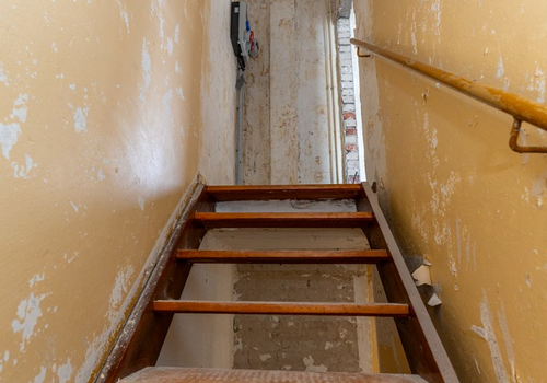 Kellertreppe(aktuell/entkernt)
