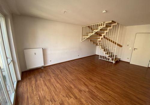 geräumiges Wohnzimmer