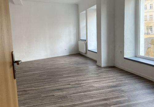 Blick in Verkaufsraum vom Eingang