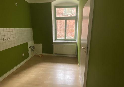 Küche hofseitig mit Zugang zum Bad
