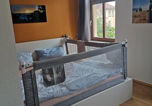 Blick ins Schlafzimmer hofseitig
