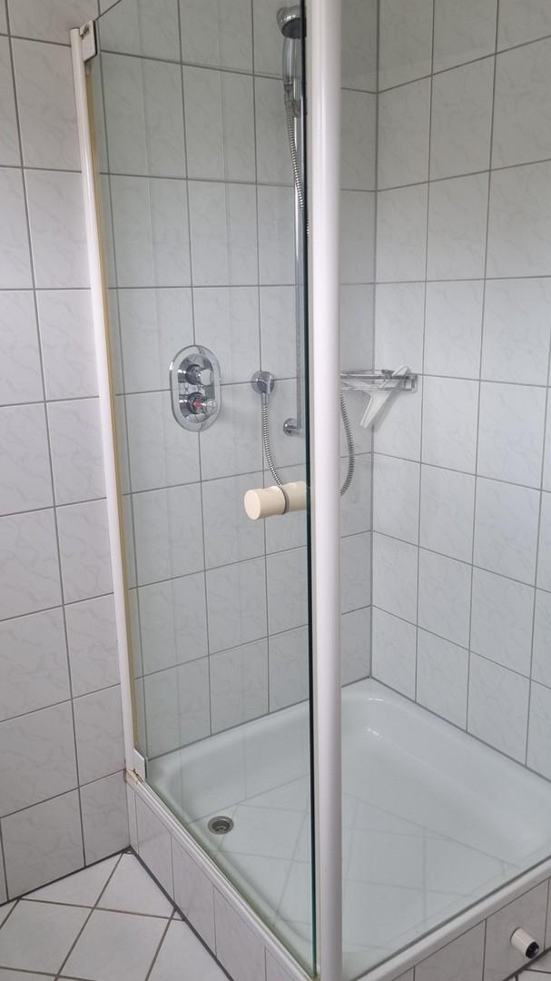 Bad 2 mit Dusche
