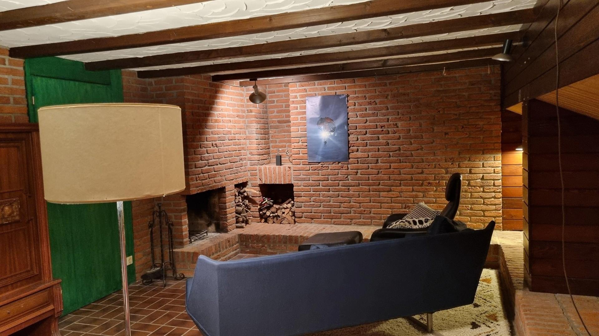 Partykeller mit Kamin