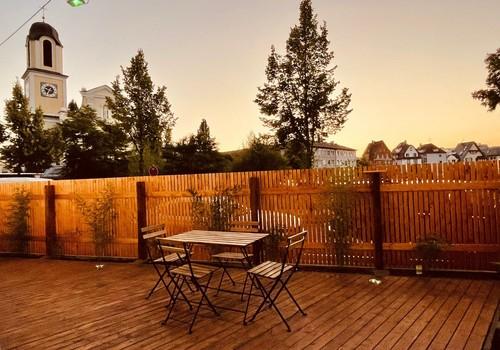 Terrasse mit Sonnenuntergang