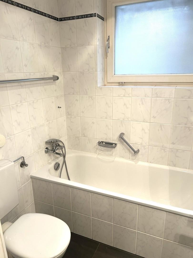 Bad mit Badewanne