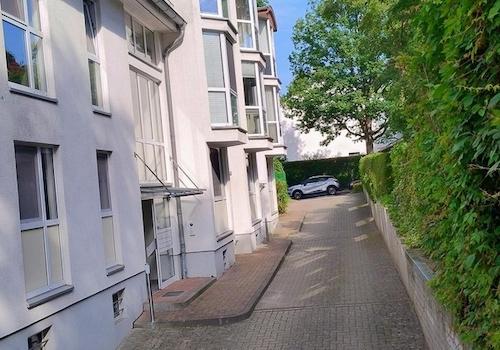 Einfahrt / TG 