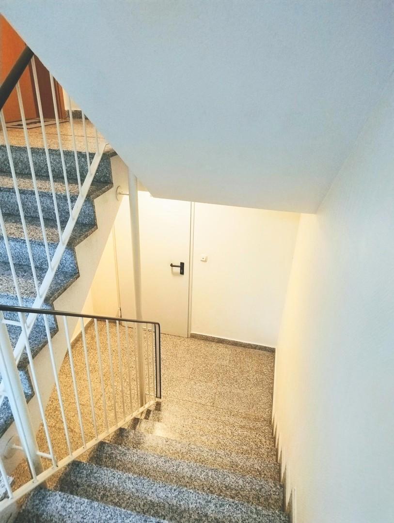 Treppen  zur TG-PLatz 6 Keller