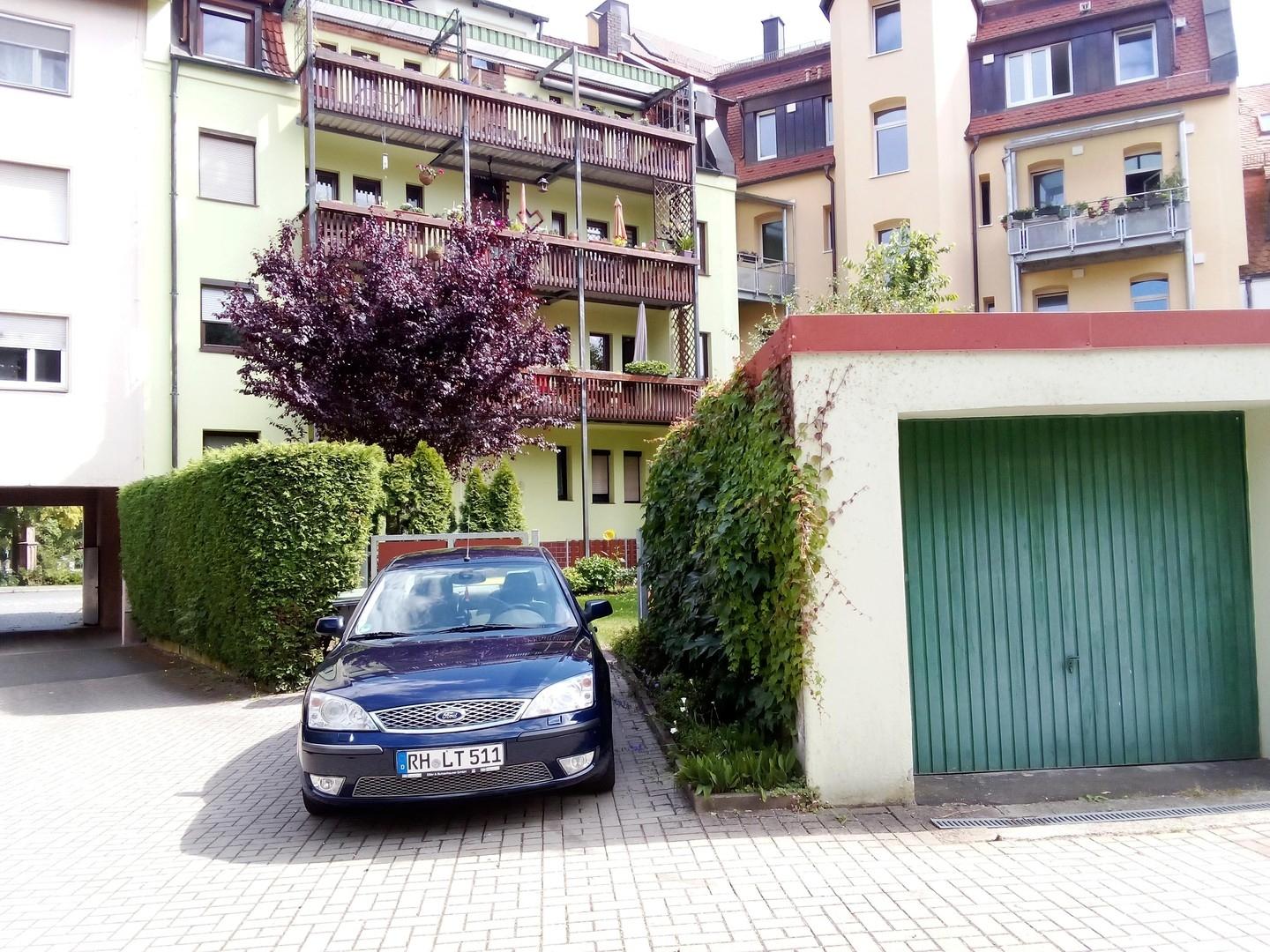 Garage / Zufahrt