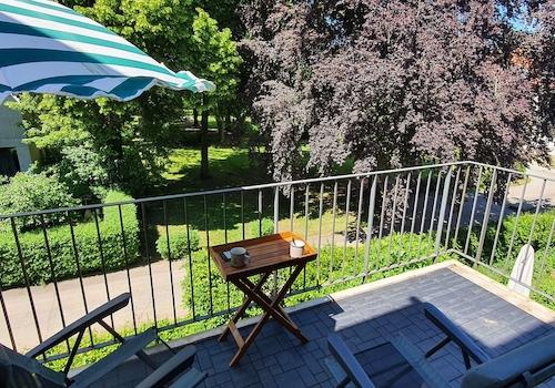 Balkon, Westblick, neuer Boden