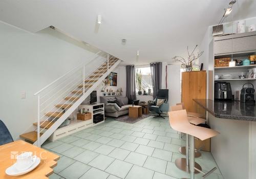 Wohnzimmer mit Küche