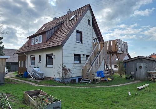 Terrasse mit Zugang in den Gar