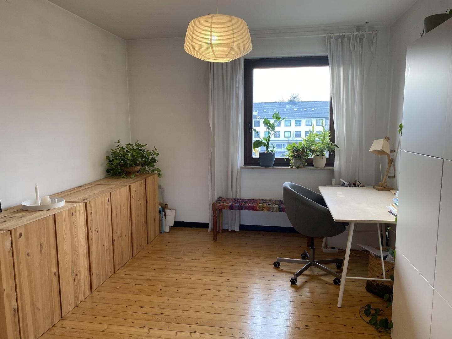 Arbeits- oder Kinderzimmer