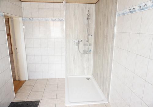 Große Dusche
