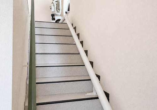 Treppenhaus mit Treppenlift