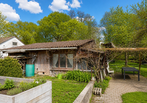Garten mit Laube und Lagermögl