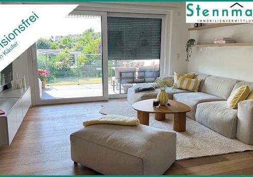 Großes helles Wohnzimmer