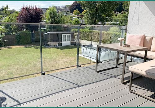 ...Zugang zum großen und überdachten Balkon mit...